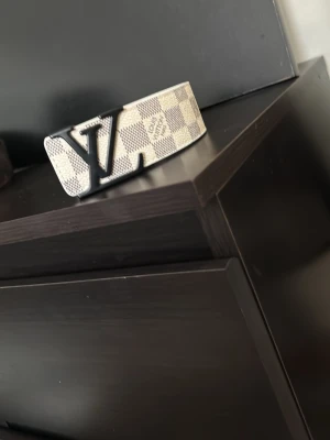 Bälte - 1 bälte 270 KR. 2 bälte 450 KR. 3 Bälten 650