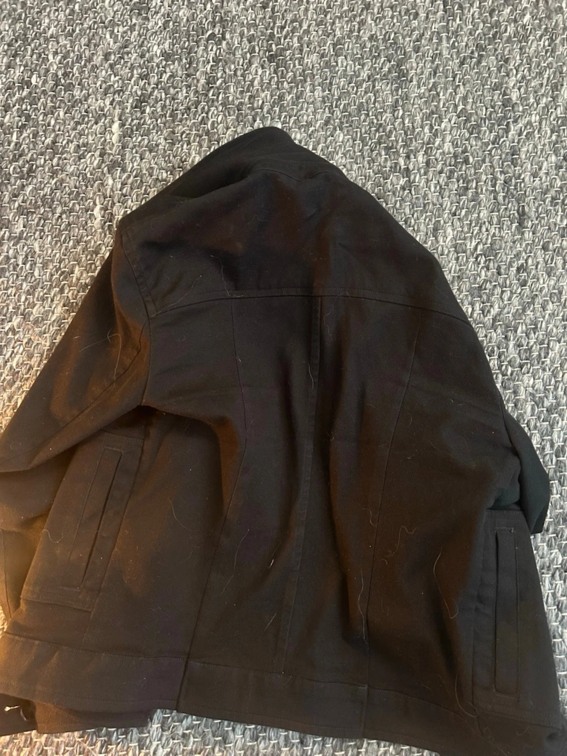 Svart overshirt med fickor - 1