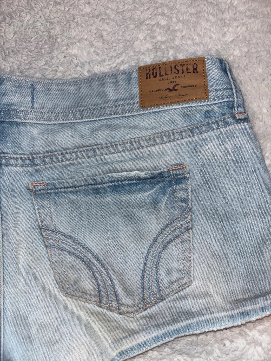 Ljusblå slitna jeansshorts Hollister - 4