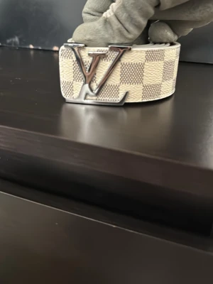 Bälte - 1 bälte 270 KR. 2 bälte 450 KR. 3 Bälten 650