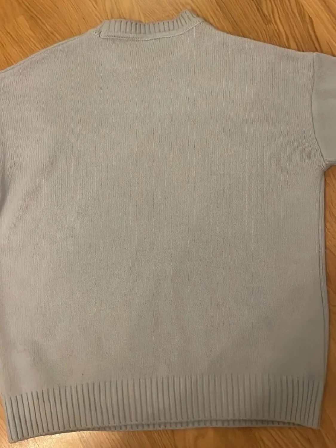 Ljusgrå stickad tröja från Ami helt ny oanvänd. - 2