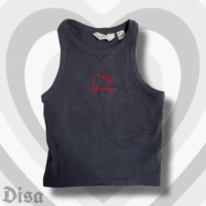 hello kitty croptop/linne - storlek 158/164 men passar bra som cropped linne på mig som brukar ha M. knappt använd.