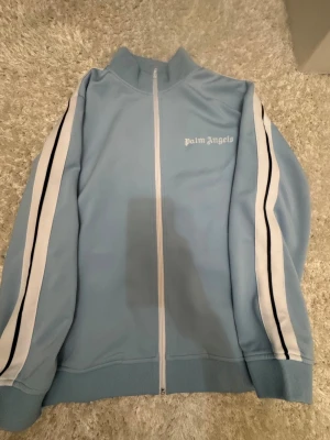 Palm Angels Hoodie - Snygg Palm Angels tröja som jag fick i julklapp, tyvärr lite stor för mig… 