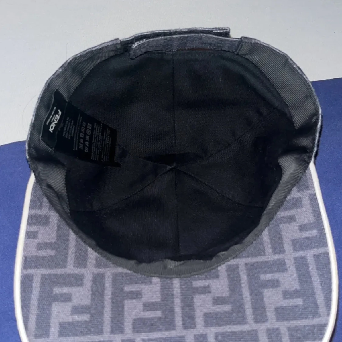 Svart Fendi keps med logomönster - 2