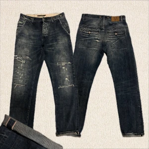 NUDIE SELVEDGE LAB 17 - Tjena! Säljer dessa riktigt sällsynta Nudie Jeans✔️ Lab 17✔️W32 L32✔️ Handgjorda med sjuka detaljer✔️ Äkta Silver knappar, Selvedge och riktigt unika slitningar✔️Skriv vid minsta fundering✔️