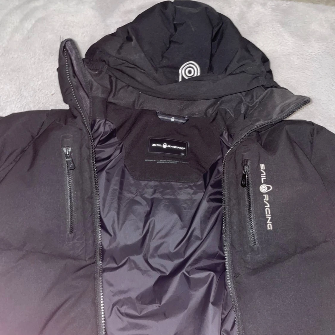 Svart Sail Racing dunjacka med huva - 4