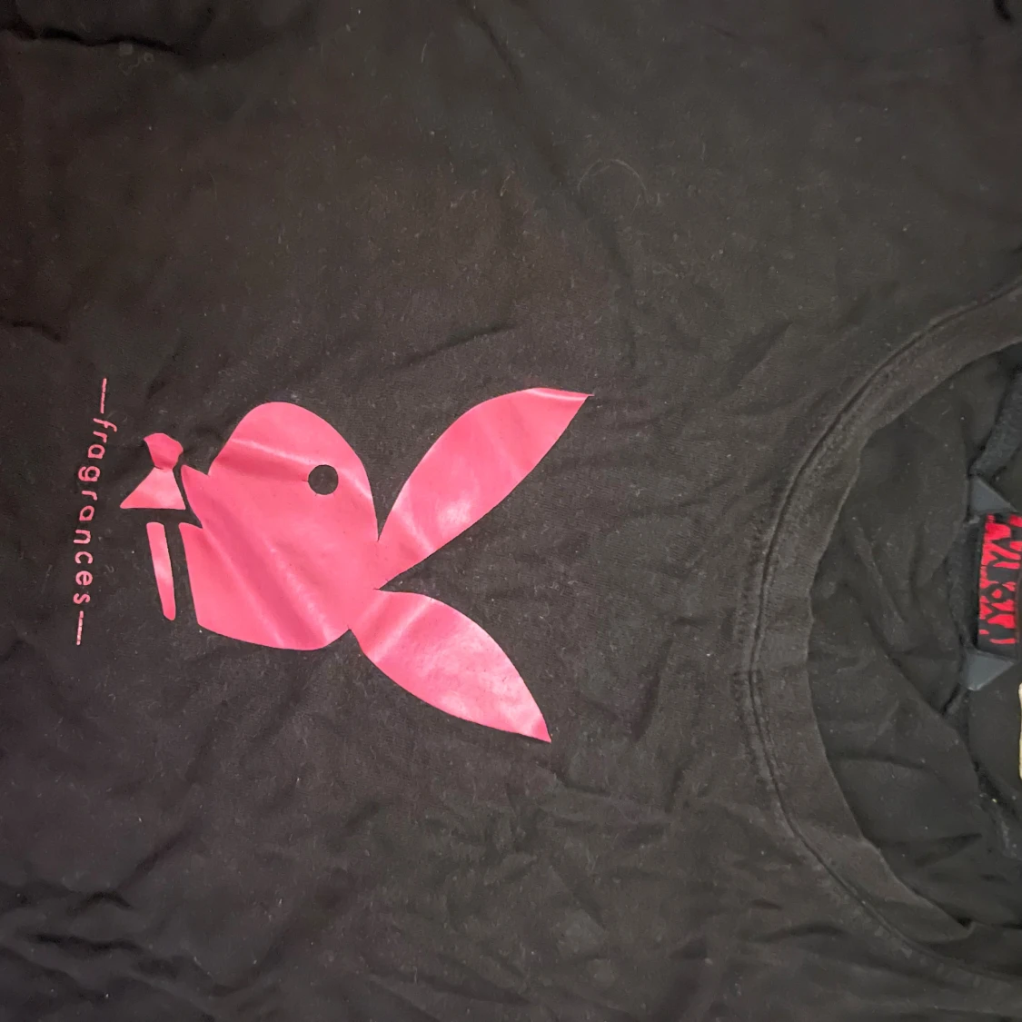 Svart Playboy t-shirt med rosa tryck - 1