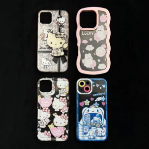 Mobilskal 🤍 - En bundle med 4 stycken kawaii mobilskal till iPhone 13! 🤍📱I bra skick (+ rengjorda) 😌Köp nu 💌