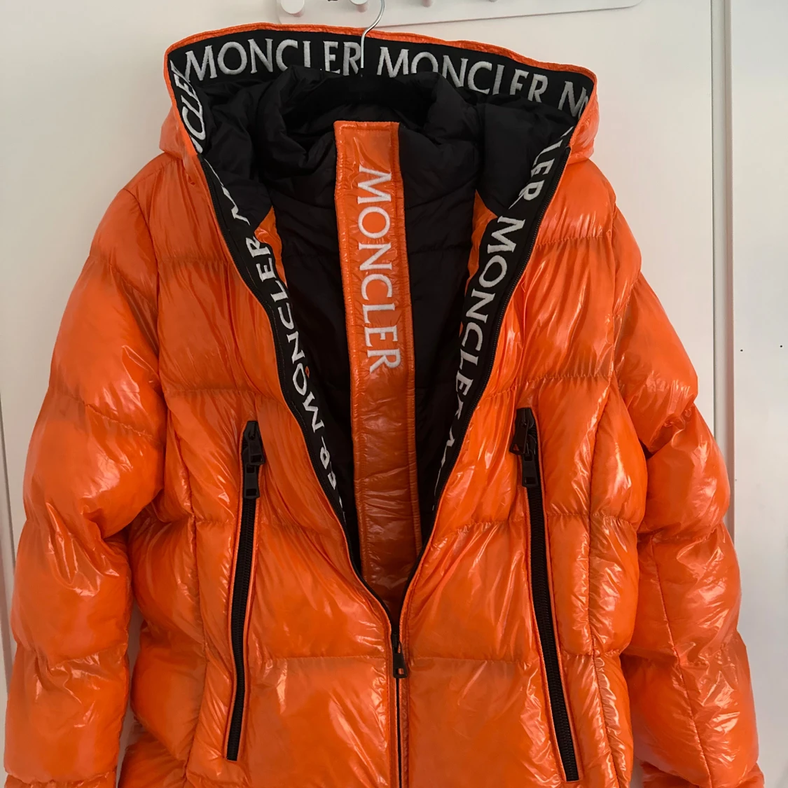 Orange Moncler pufferjacka med huva - 1
