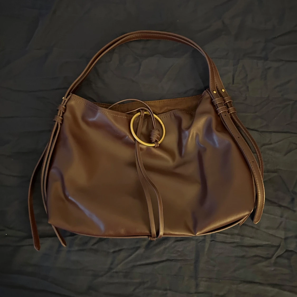 Vinröd väska från Zara - 2