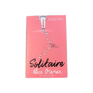 alice oseman böcker (4 stycken) - 4 stycken böcker skrivna av alice oseman (solitaire, loveless, i was born for this, radio silence) | språk: engelska | nypris tillsammans var 656kr | skriv gärna till mig om du har några frågor <3