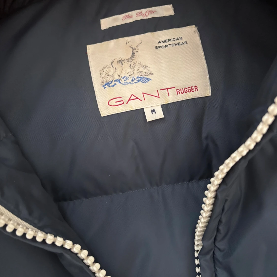 Mörkblå pufferjacka rugger GANT storlek M - 2