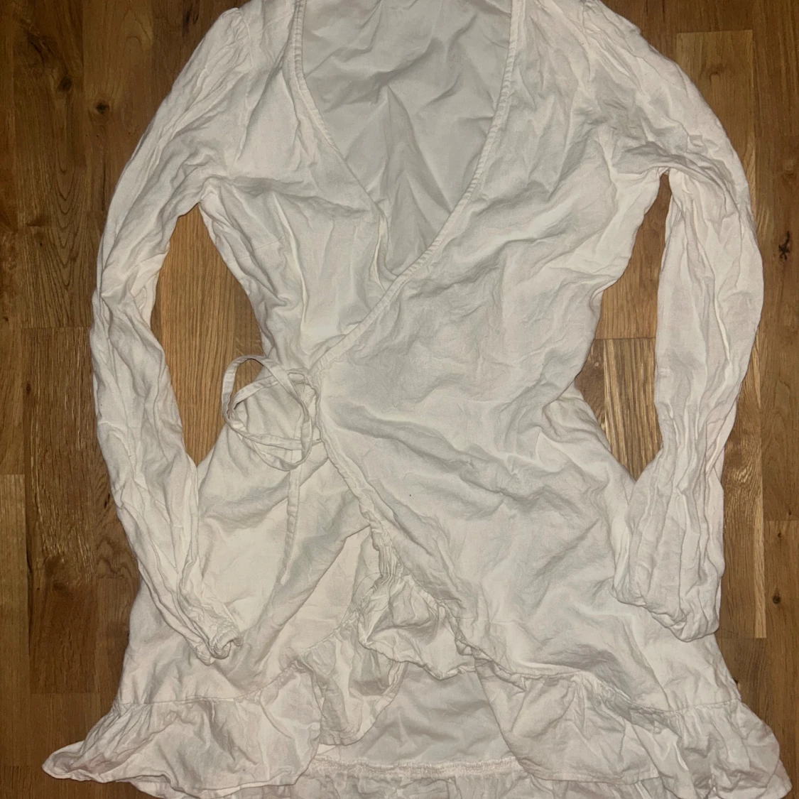 Vit omlottklänning från Bik Bok XS