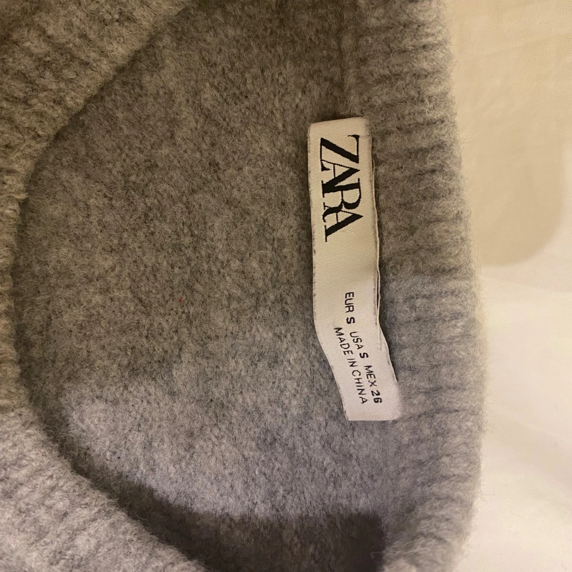 Grå stickad tröja från Zara - 2