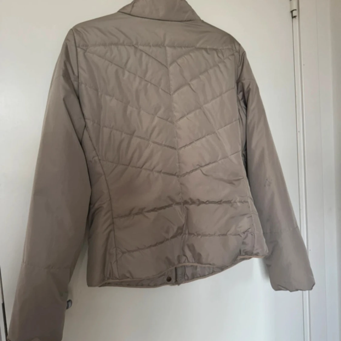 Beige pufferjacka från Vila, stl L - 2