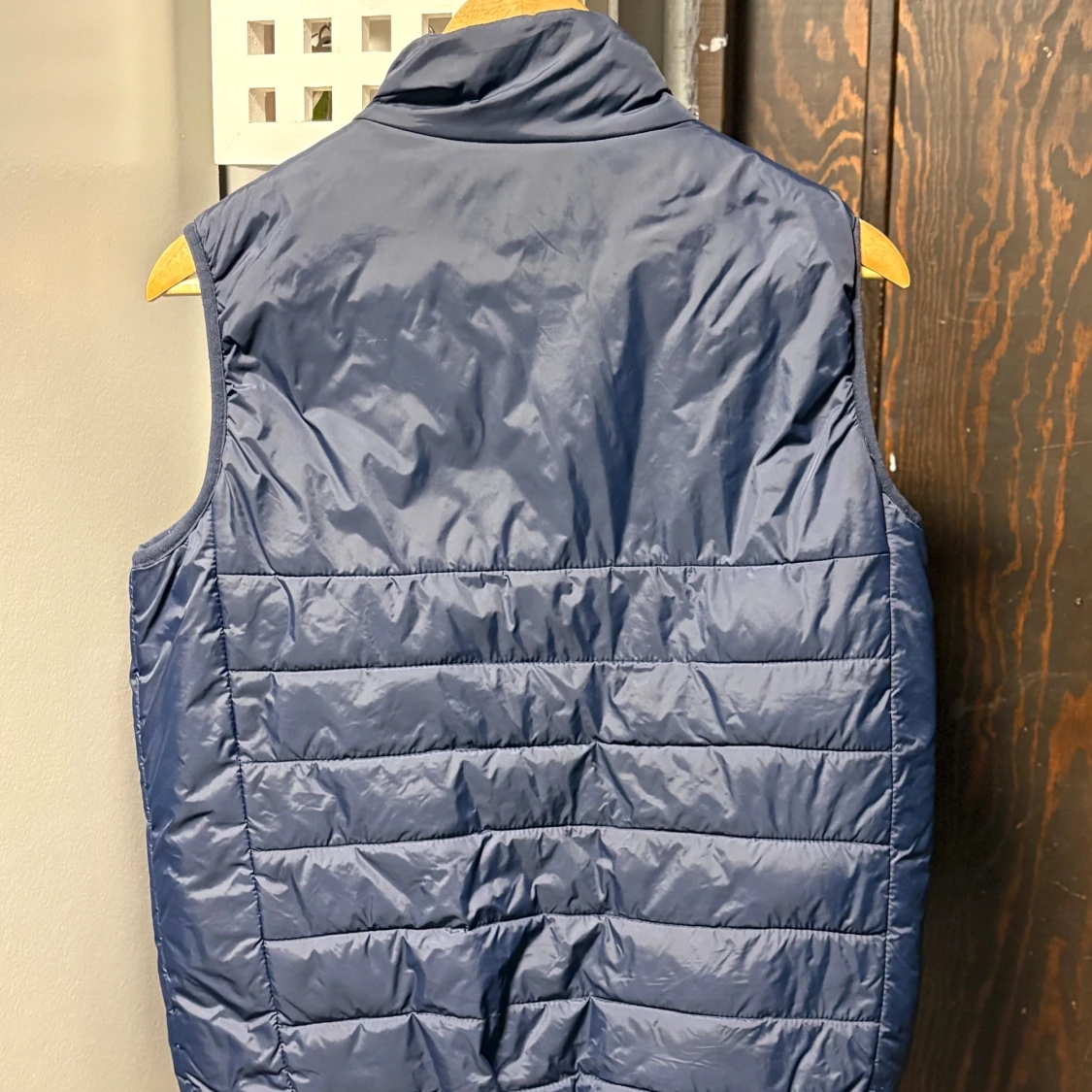 Marinblå dunväst från Lyle & Scott - 1