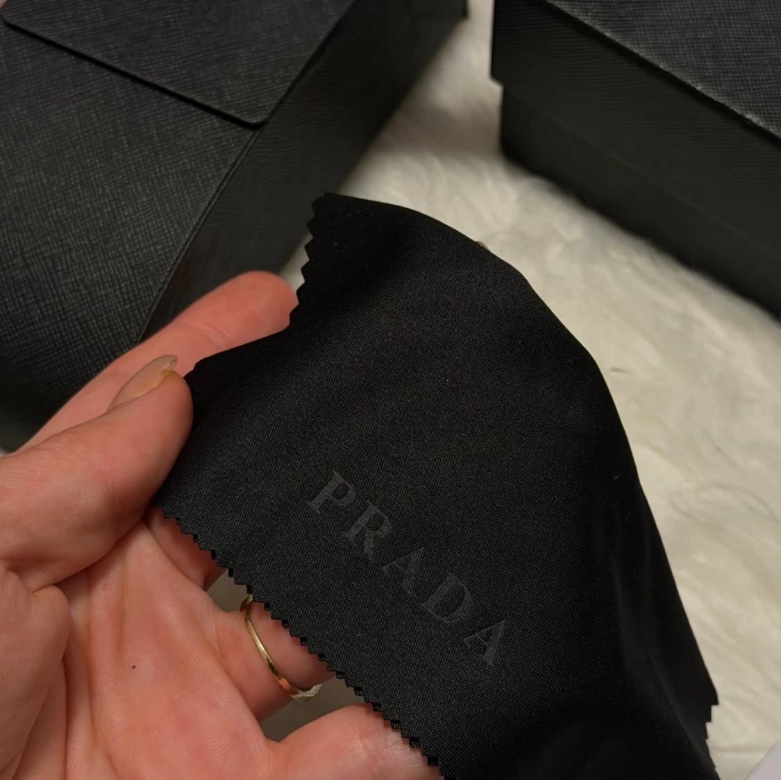 Svarta solglasögon från Prada - 4