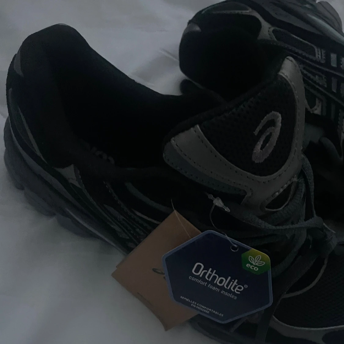 Svarta Asics sneakers strl 42 - 1