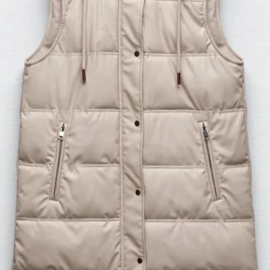 Beige quiltad dunväst med dragkedja - Zara väst storlek xs använd fåtal gånger 