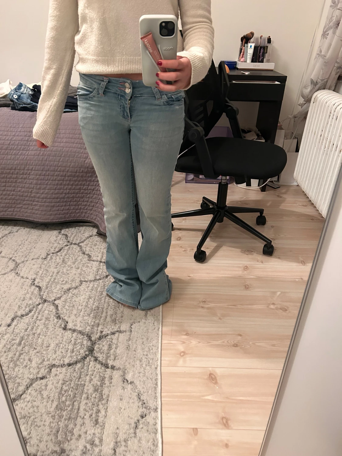 Ljusblå jeans från Nelly med rosa detalj - 3