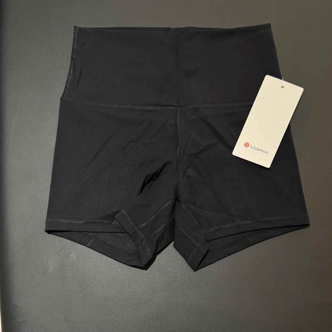 Svarta high Align waist shorts från Lululemon storlek 6 - 1