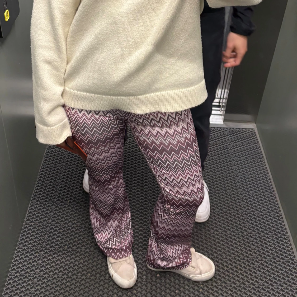 Zigzag-mönstrade bootcut byxor - 2