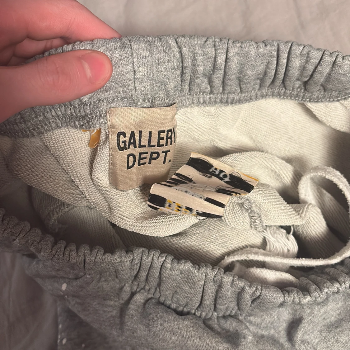 Grå mjukisbyxor från Gallery Dept. - 1