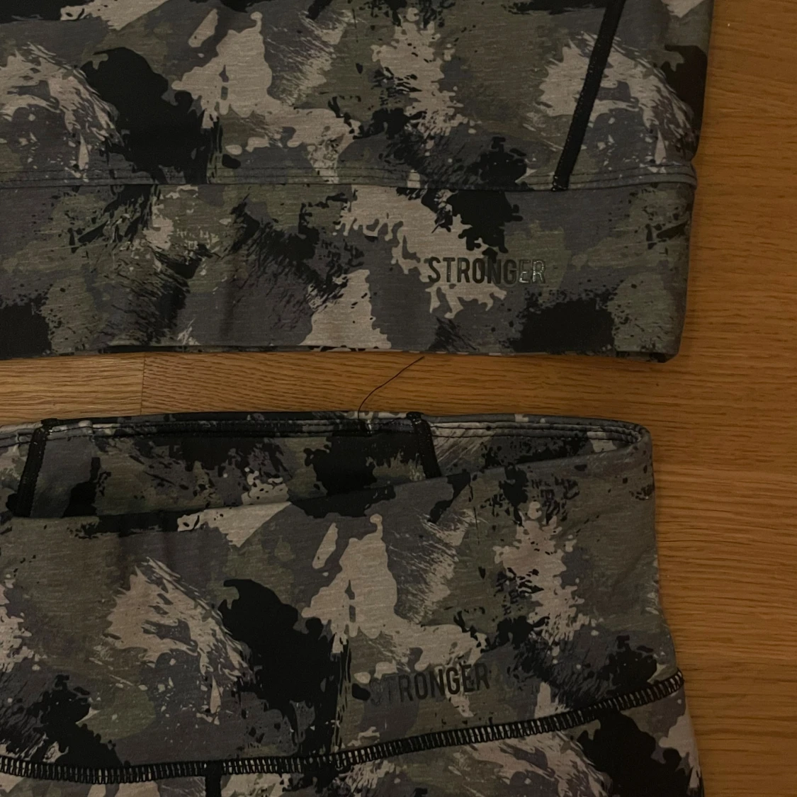 Camo leggings från Stronger - 2