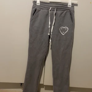 Carsicko byxor - Säljer min oanvända carsicko byxor, storlek S, inga fläckor eller skada, pris kan diskuteras☺️