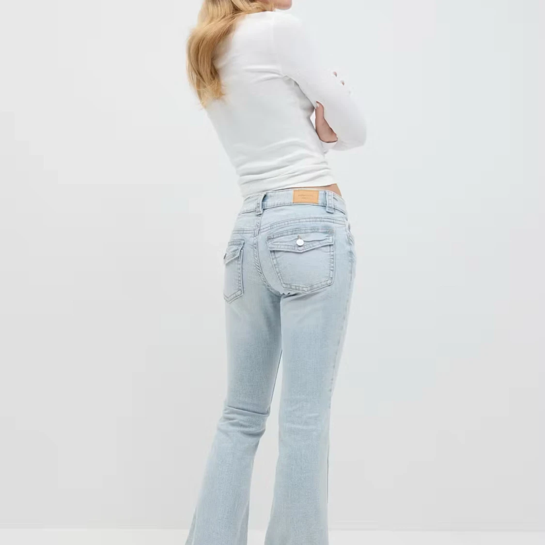 Ljusblå bootcut jeans från Gina Tricot  - 1