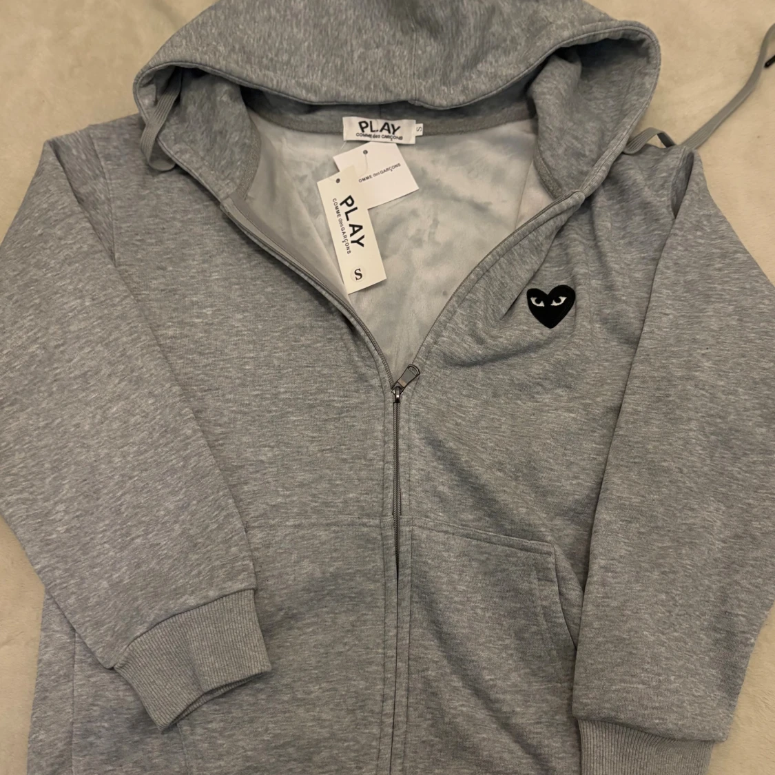 CDG hoodie – Grå
