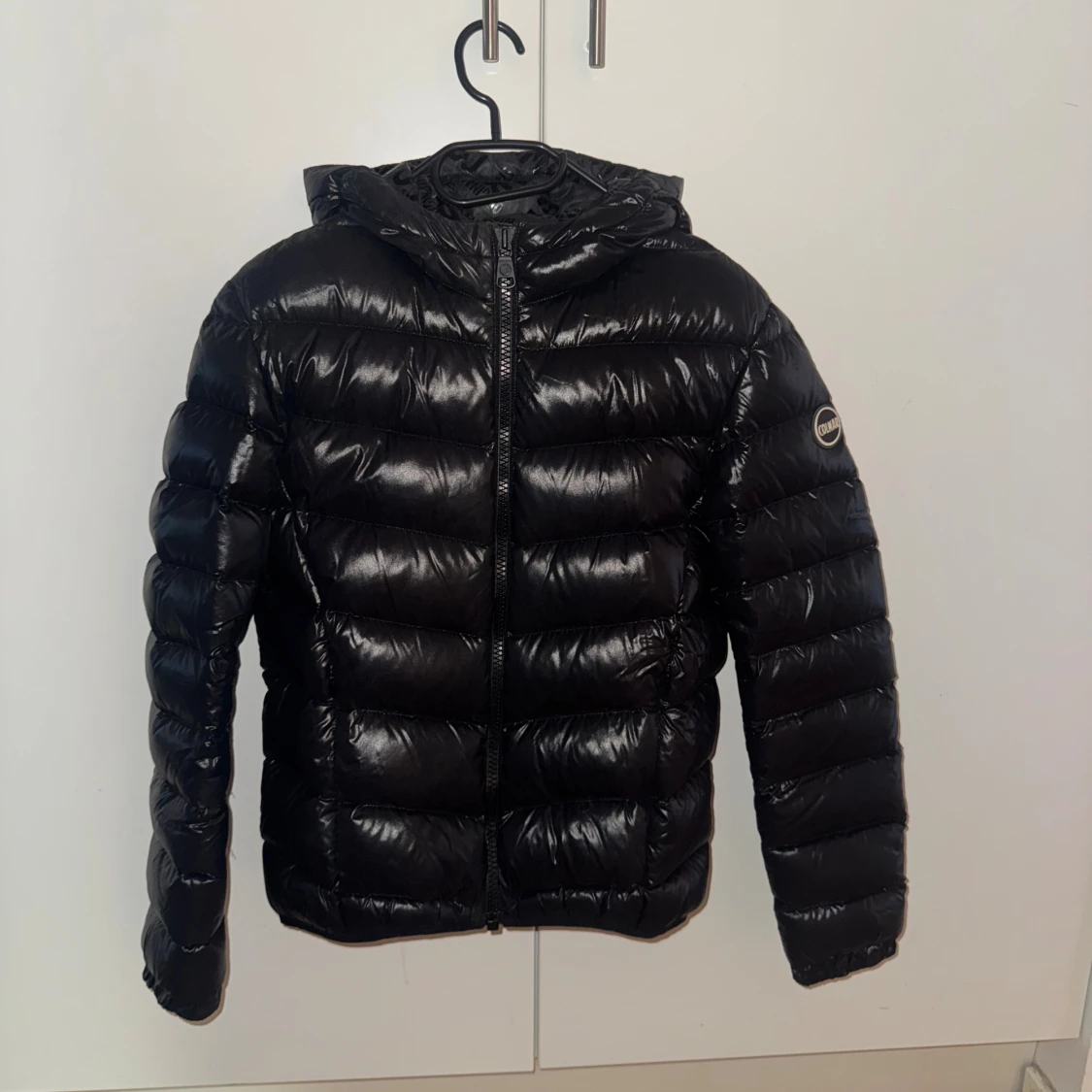 Svart dunjacka från Colmar