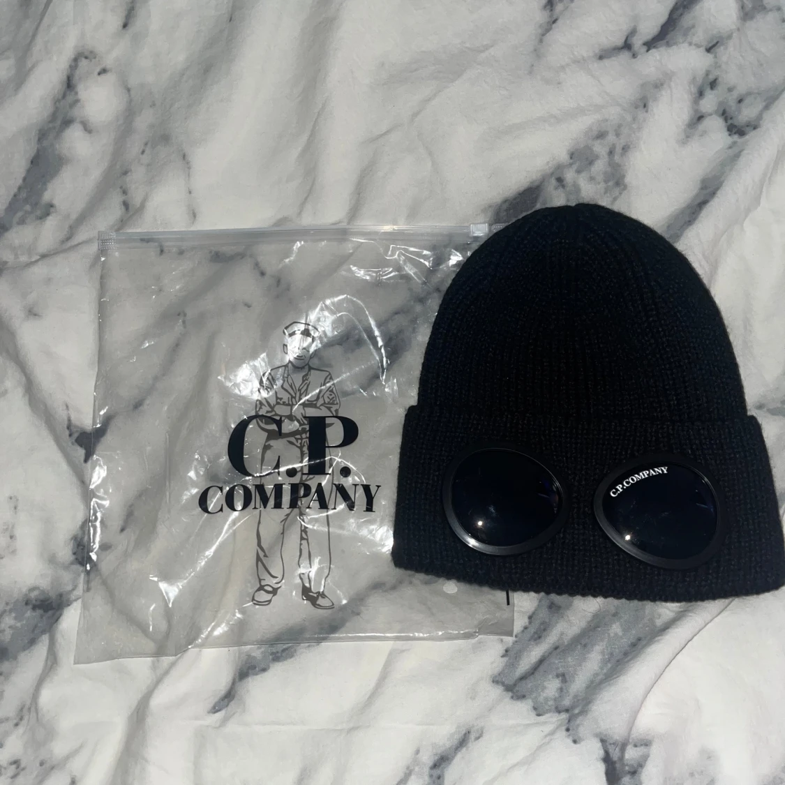 Svart mössa från C.P. Company - 1