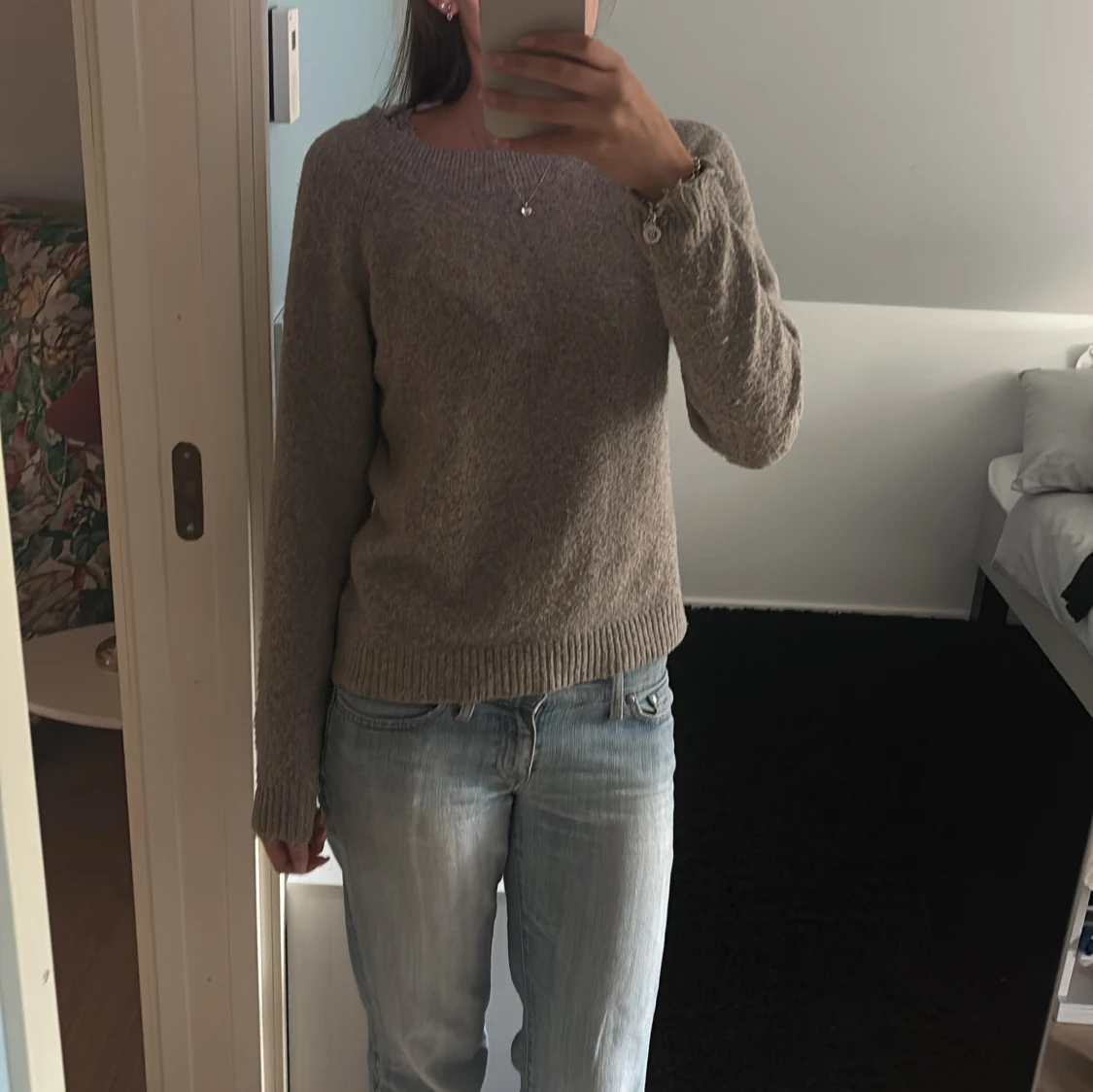 Ljusbrun stickad tröja - 1