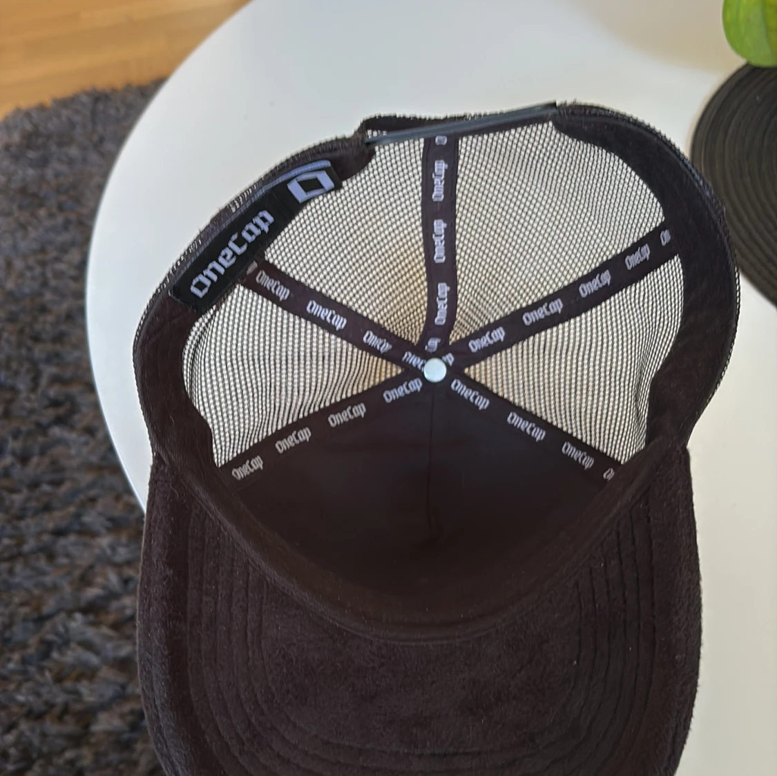 Svart keps från Onecap med Paris-motiv - 3