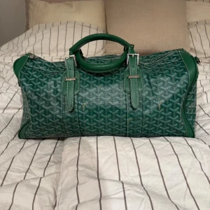 Goy4rd Weekend Bag - Säljer denna otroligt snygga väska. Perfekt när du ska iväg på en weekend, otroligt snygg att bära. Kvalitén på denna garanterad top notch.                    Replika.