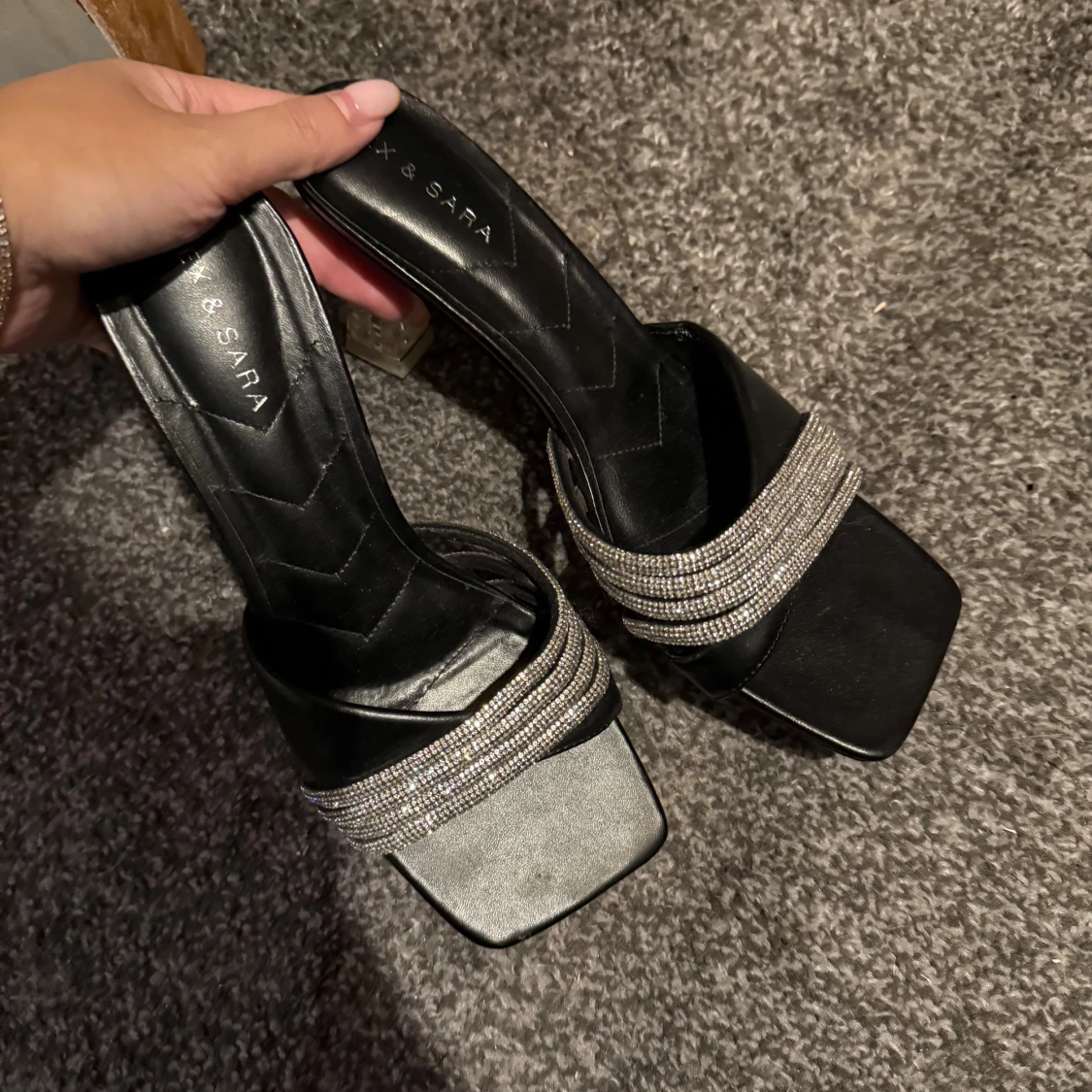 Svarta klackar med strass och klack - 1