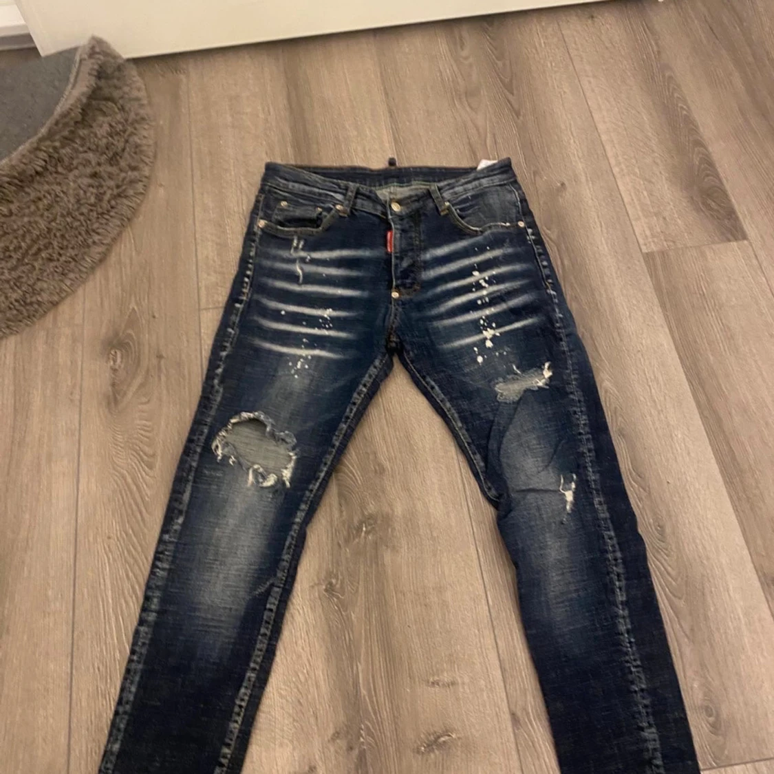 Dsquared2 mörkblå slitna jeans