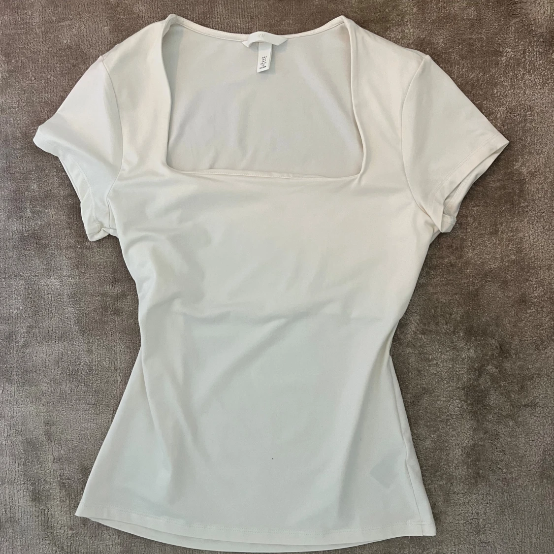 Vit figurnära tröja 