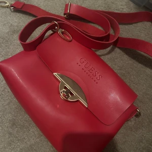 Röd väska - Köpt second hand 