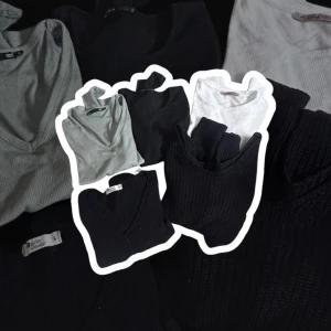 Klädpaket S - Klädpaket med olika tröjor i storlek S  Pris går att diskutera  #tröjor #tröja #tshirt #stickat #långärmat #höst #vinter #höstväder #mysigt #klädpaket #allakläder #allt #klädset #sweatshirt #swetry #sweter #t-shirt #dzianina #długi rękaw #jesień #zima #jesiennapogoda #przytulny #pakietuubrań #wszystkieubrania #wszystko #zestawuubrań #bluza