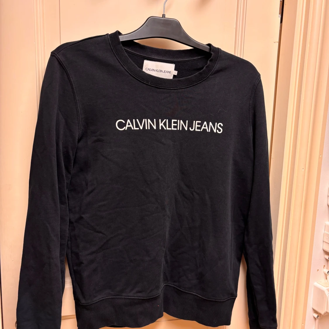 Svart sweatshirt från Calvin Klein Jeans Stl L