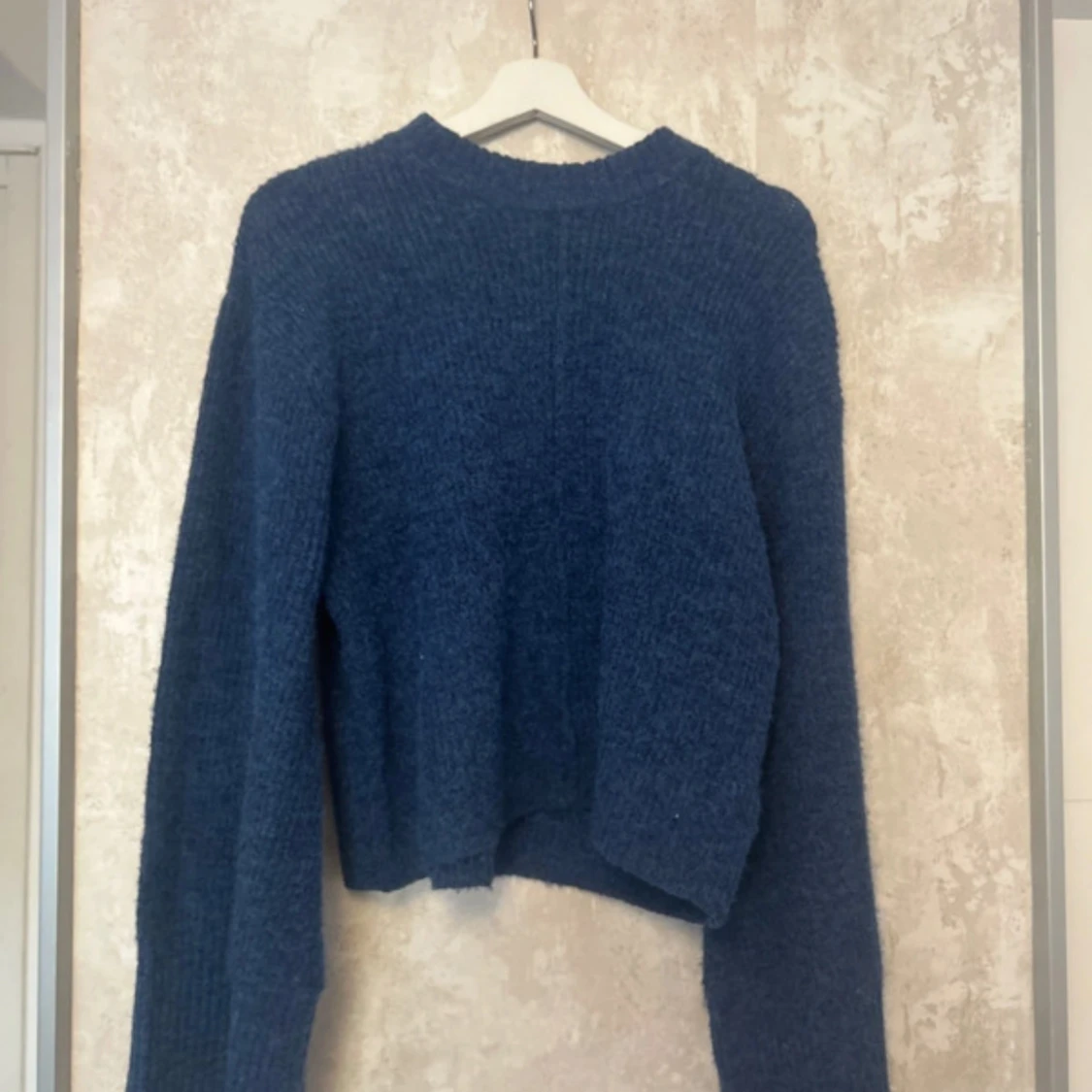 Blå stickad tröja från NA-KD