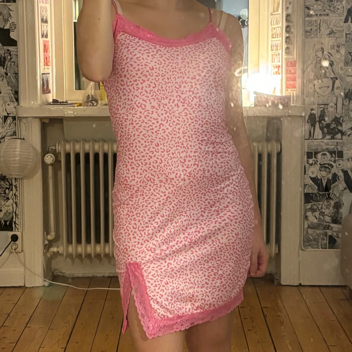Rosa leopardmönstrad kortklänning - 1