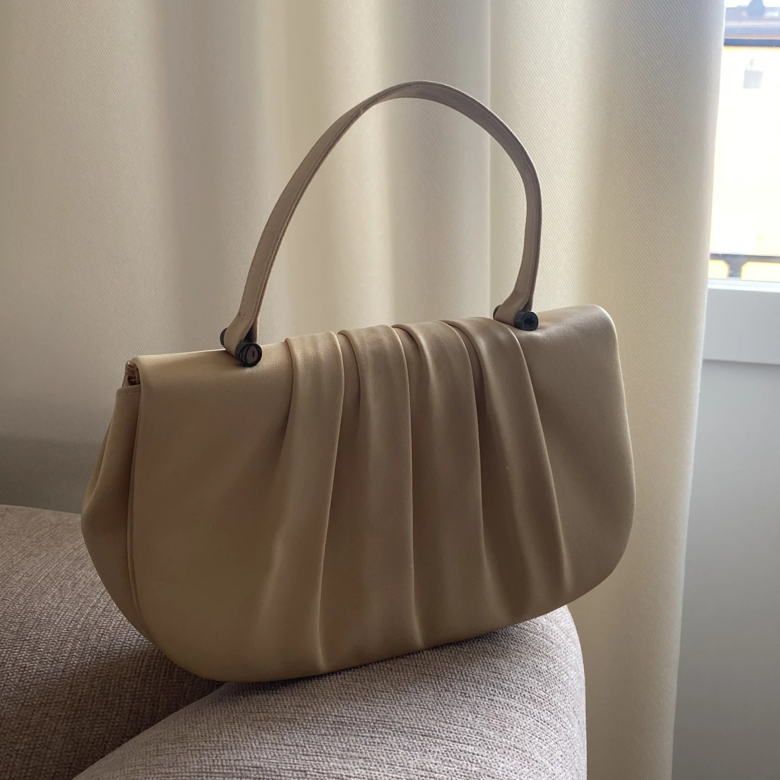 Beige handväska från Perfetto
