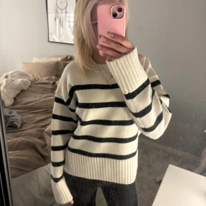 Randig stickad tröja - Jötte mysig och fin tröja nu till hösten 