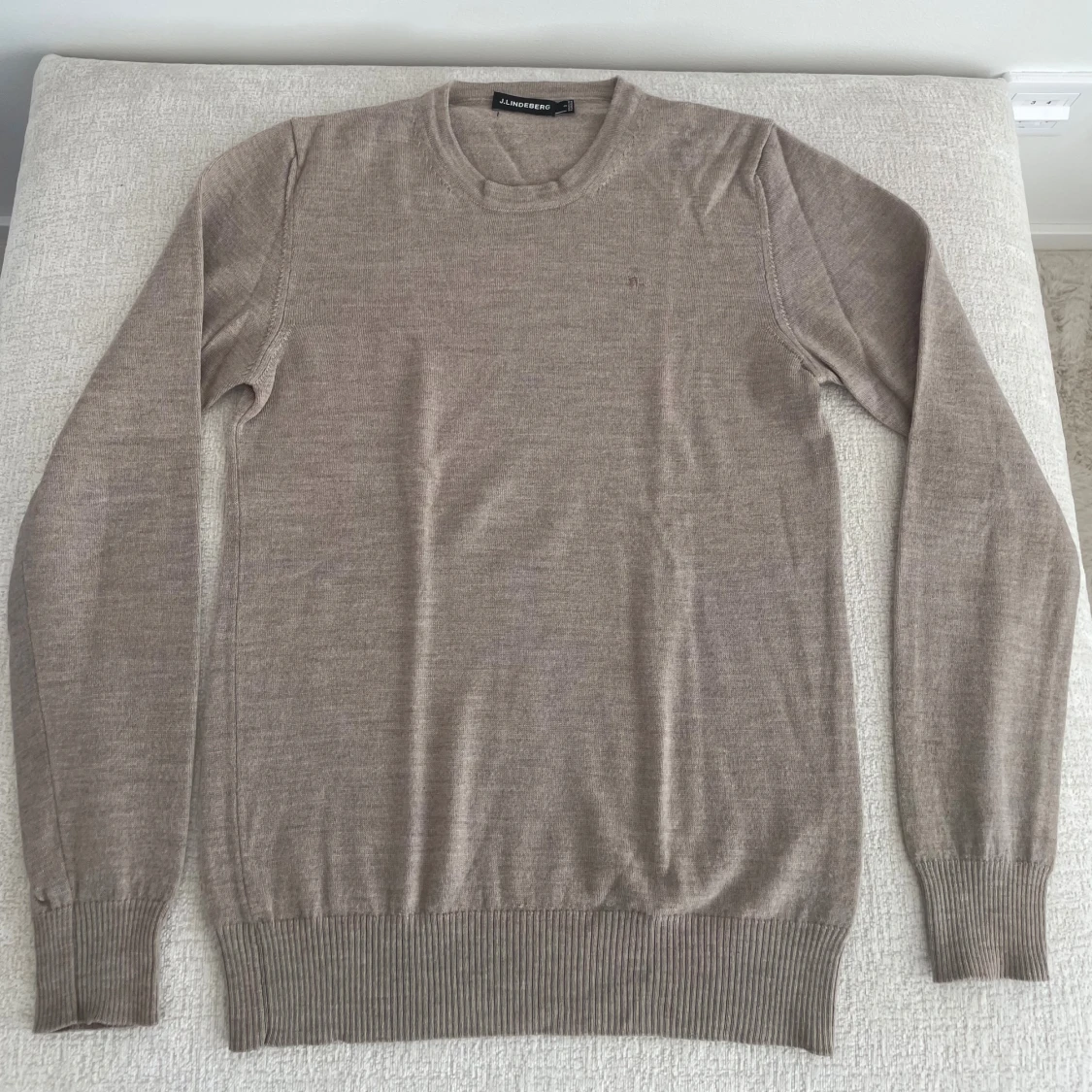 Beige ulltröja från J.Lindeberg
