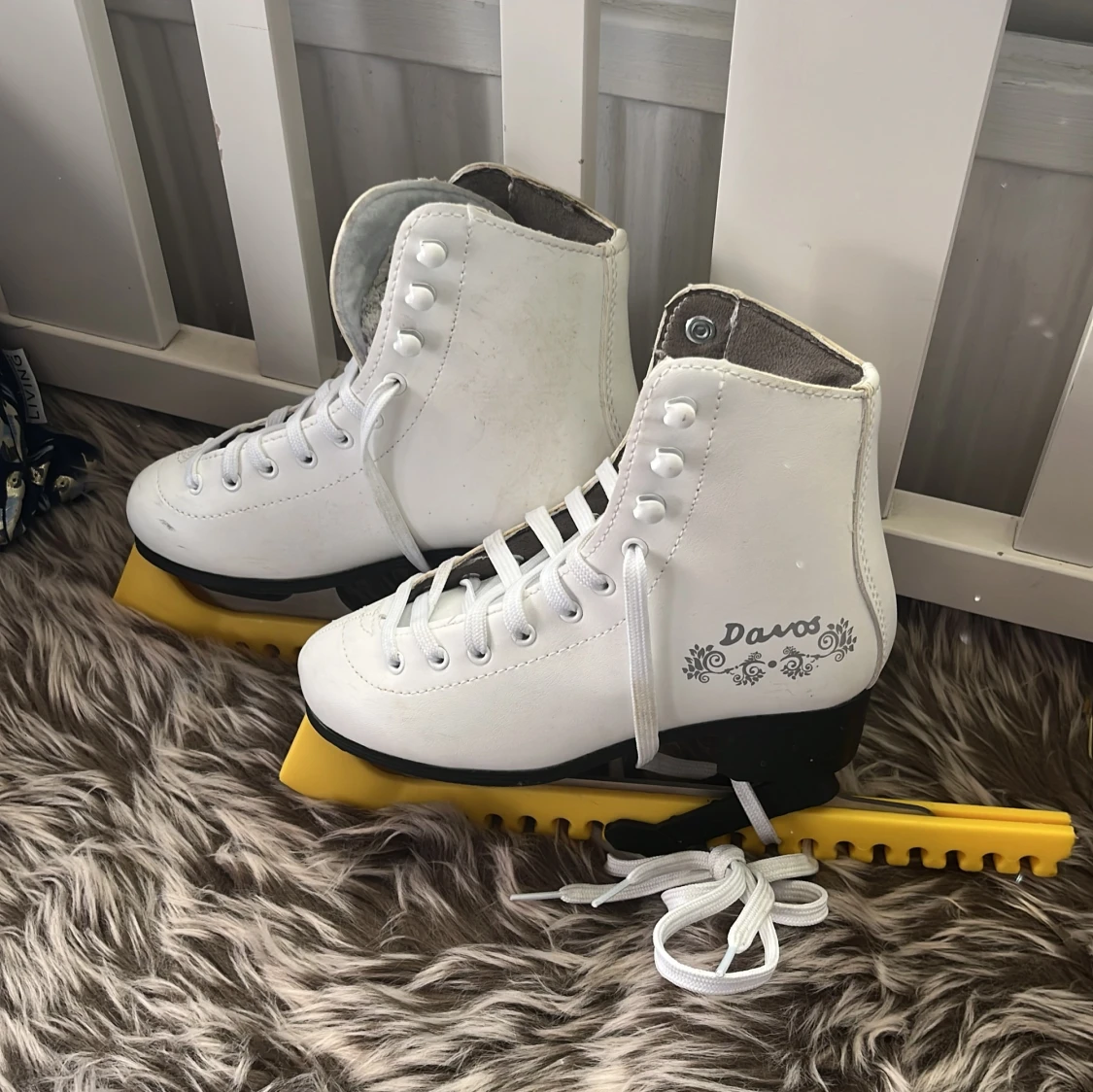 Vita konståkningsskridskor Davos JR 34