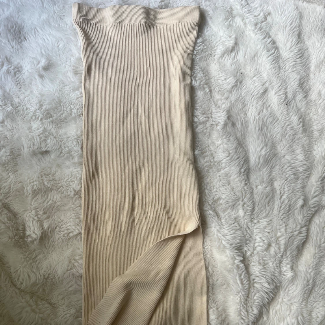 Beige ribbad långkjol från Giorga