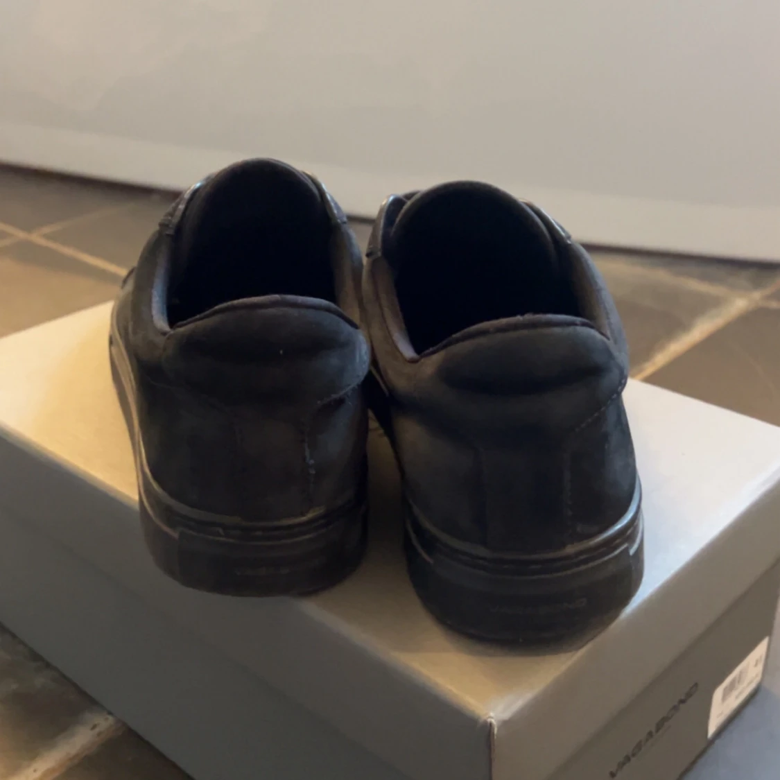 Svarta sneakers från Vagabond i mocka - 2